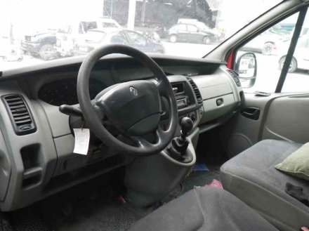 Vehiculo en el desguace: RENAULT TRAFIC COMBI (AB 4.01) 6 - plazas, acristalado parcial, combi corto