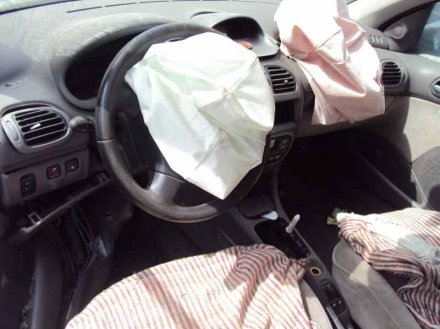 Vehiculo en el desguace: PEUGEOT 206 BERLINA XR