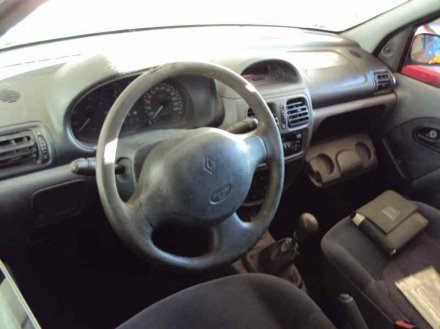 Vehiculo en el desguace: RENAULT CLIO II FASE I (B/CBO) 1.9 D