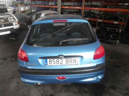 Vehiculo en el desguace: PEUGEOT 206 BERLINA X-Line