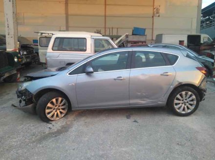 Vehiculo en el desguace: OPEL ASTRA J LIM. Selective Business