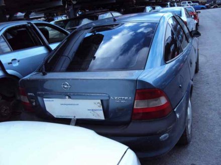 Vehiculo en el desguace: OPEL VECTRA B BERLINA Básico