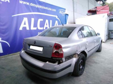 Vehiculo en el desguace: VOLKSWAGEN PASSAT BERLINA (3B3) Advance