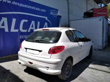 Vehiculo en el desguace: PEUGEOT 206 BERLINA X-Line