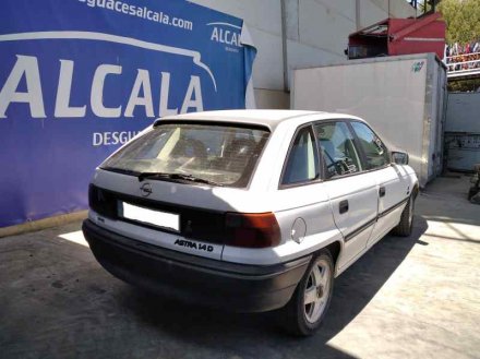 Vehiculo en el desguace: OPEL ASTRA F BERLINA Básico