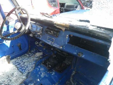 Vehiculo en el desguace: JEEP COMANDO DS *
