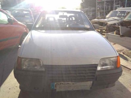 Vehiculo en el desguace: OPEL KADETT E GL Berlina