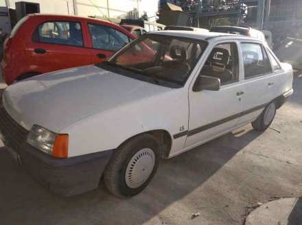 Vehiculo en el desguace: OPEL KADETT E GL Berlina