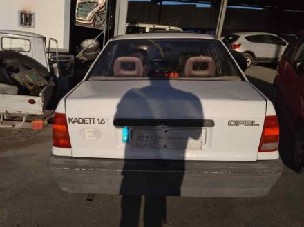 Vehiculo en el desguace: OPEL KADETT E GL Berlina