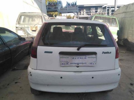 Vehiculo en el desguace: FIAT PUNTO BERLINA (176) TD 60 S