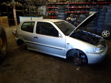 Vehiculo en el desguace: VOLKSWAGEN POLO BERLINA (6N2) Trendline