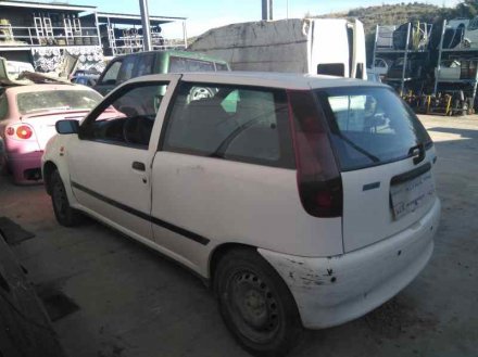 Vehiculo en el desguace: FIAT PUNTO BERLINA (176) TD 60 S