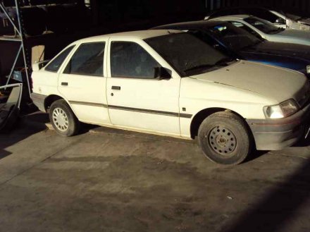 Vehiculo en el desguace: FORD ESCORT BERLINA CL