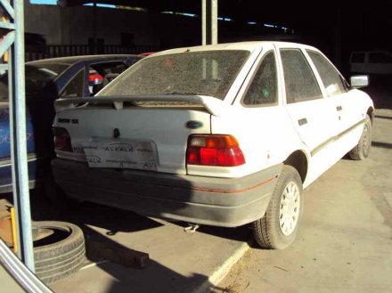 Vehiculo en el desguace: FORD ESCORT BERLINA CL