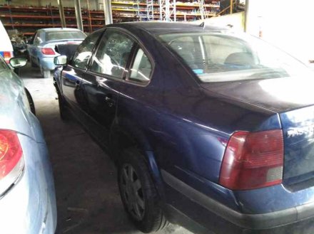 Vehiculo en el desguace: VOLKSWAGEN PASSAT BERLINA (3B2) Comfortline