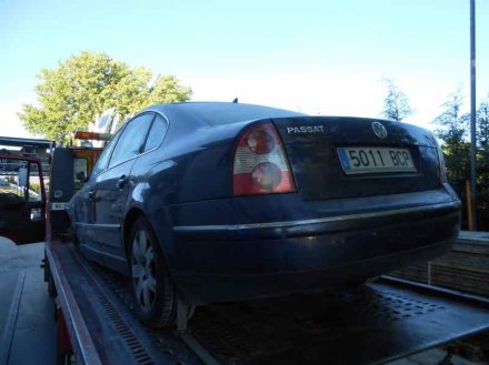 Vehiculo en el desguace: VOLKSWAGEN PASSAT BERLINA (3B3) Highline