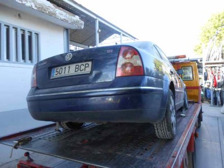 Vehiculo en el desguace: VOLKSWAGEN PASSAT BERLINA (3B3) Highline