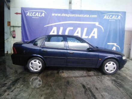 Vehiculo en el desguace: OPEL VECTRA B BERLINA Básico (1999->)