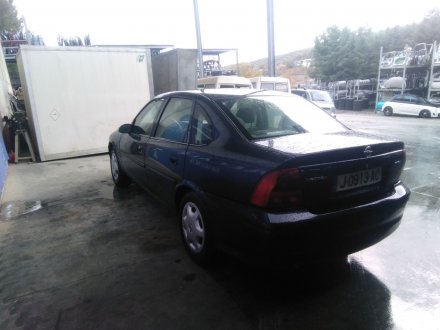 Vehiculo en el desguace: OPEL VECTRA B BERLINA Básico (1999->)