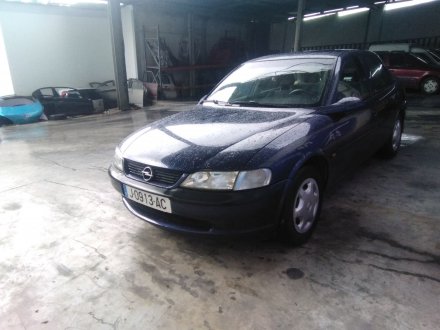 Vehiculo en el desguace: OPEL VECTRA B BERLINA Básico (1999->)