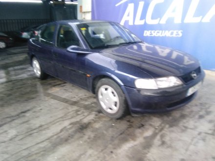 Vehiculo en el desguace: OPEL VECTRA B BERLINA Básico (1999->)