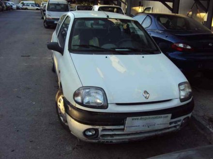 Vehiculo en el desguace: RENAULT CLIO II FASE I (B/CBO) 1.9 D