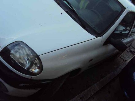 Vehiculo en el desguace: RENAULT CLIO II FASE I (B/CBO) 1.9 D