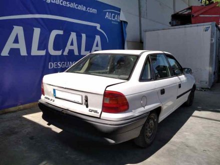 Vehiculo en el desguace: OPEL ASTRA F BERLINA Básico