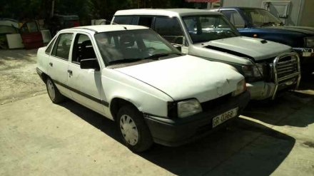 Vehiculo en el desguace: OPEL KADETT E GL Berlina