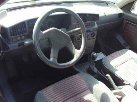 Vehiculo en el desguace: PEUGEOT 405 BERLINA Clim