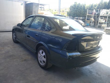 Vehiculo en el desguace: OPEL VECTRA B BERLINA 2.0 DTI