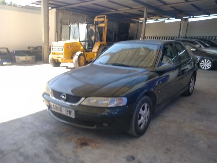 Vehiculo en el desguace: OPEL VECTRA B BERLINA 2.0 DTI