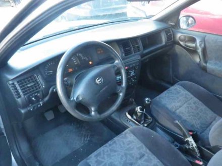Vehiculo en el desguace: OPEL VECTRA B CARAVAN Básico