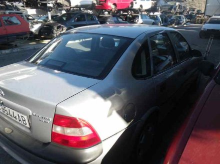 Vehiculo en el desguace: OPEL VECTRA B CARAVAN Básico