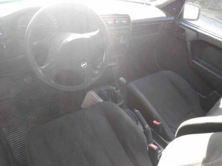 Vehiculo en el desguace: OPEL VECTRA A 1.6 CAT