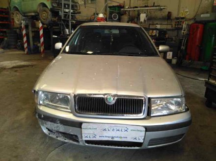 Vehiculo en el desguace: SKODA OCTAVIA BERLINA (1U2) Ambiente