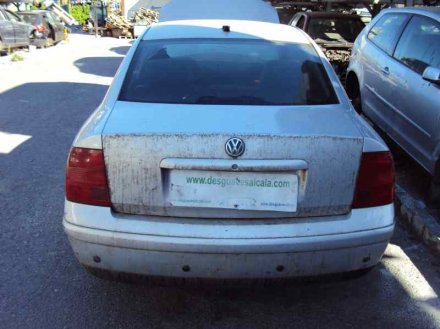 Vehiculo en el desguace: VOLKSWAGEN PASSAT BERLINA (3B2) V6 TDI Highline