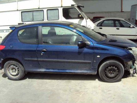 Vehiculo en el desguace: PEUGEOT 206 BERLINA XS