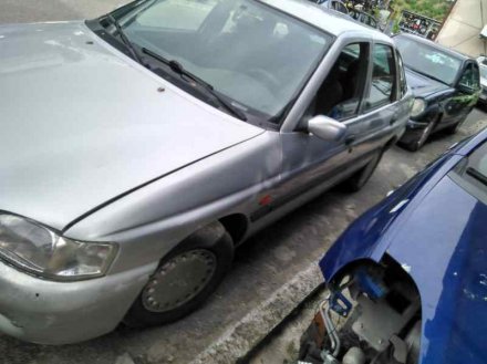 Vehiculo en el desguace: FORD ESCORT BERL./TURNIER Básico Berlina