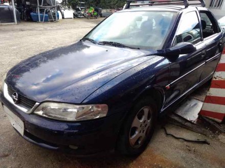 Vehiculo en el desguace: OPEL VECTRA B BERLINA Básico (1999->)