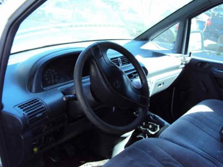 Vehiculo en el desguace: PEUGEOT EXPERT KOMBI Confort acristaldo (5 asientos)