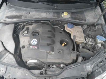 Vehiculo en el desguace: VOLKSWAGEN PASSAT BERLINA (3B3) Advance