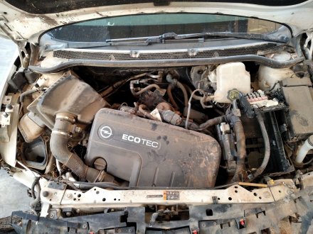 Vehiculo en el desguace: OPEL ASTRA J LIM. Selective Business