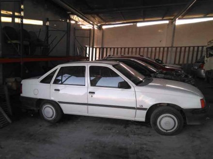 Vehiculo en el desguace: OPEL KADETT E GL Berlina