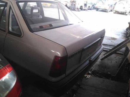 Vehiculo en el desguace: OPEL KADETT E GL Berlina