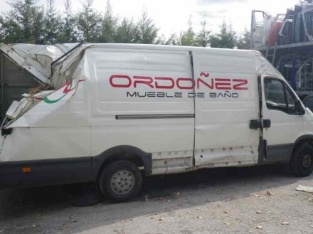 Vehiculo en el desguace: IVECO DAILY CAJA CERRADA (1999 =>) 35 - S 11 Caja cerrada, largo