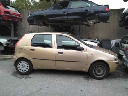 Vehiculo en el desguace: FIAT PUNTO BERLINA (188) 1.2 8V