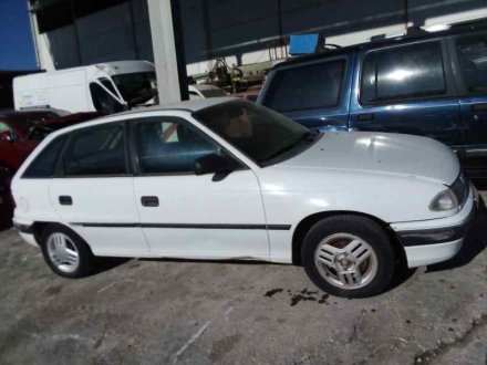 Vehiculo en el desguace: OPEL ASTRA F BERLINA Básico