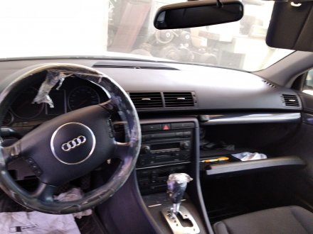 Vehiculo en el desguace: AUDI A4 BERLINA (8E) 2.4 V6 30V CAT (BDV)