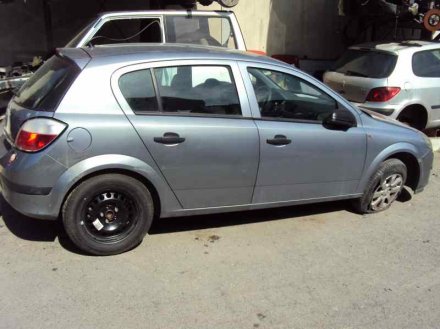 Vehiculo en el desguace: OPEL ASTRA H BERLINA Enjoy